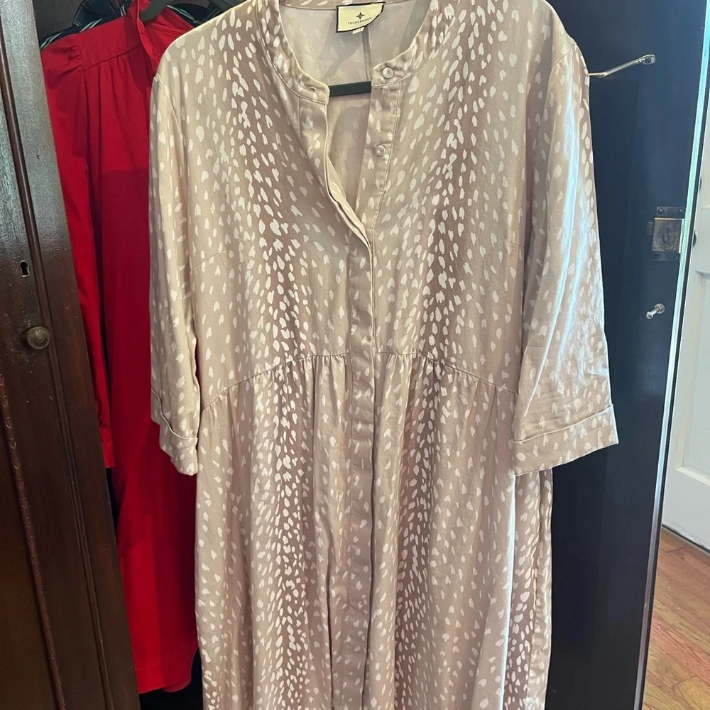 Tuckernuck Tan and White Antelope print shirtdress - Picture 1 of 2